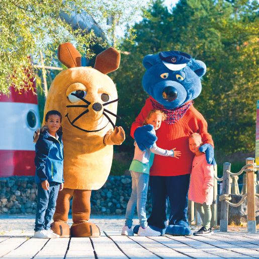 Ravensburger Spieleland_Maskottchen und Kinder